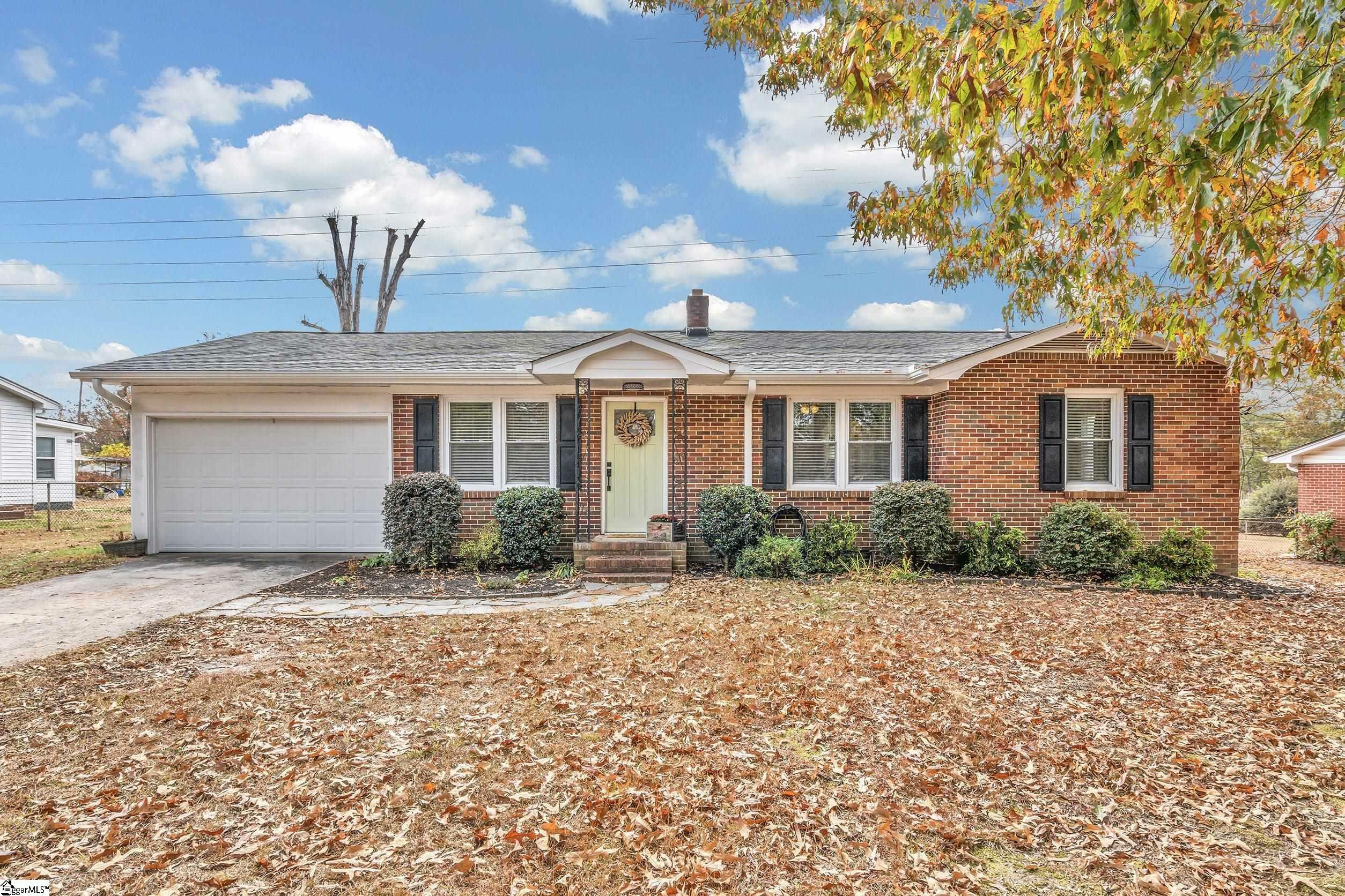 Property Photo: 111 Leafwood Drive SC 29687
