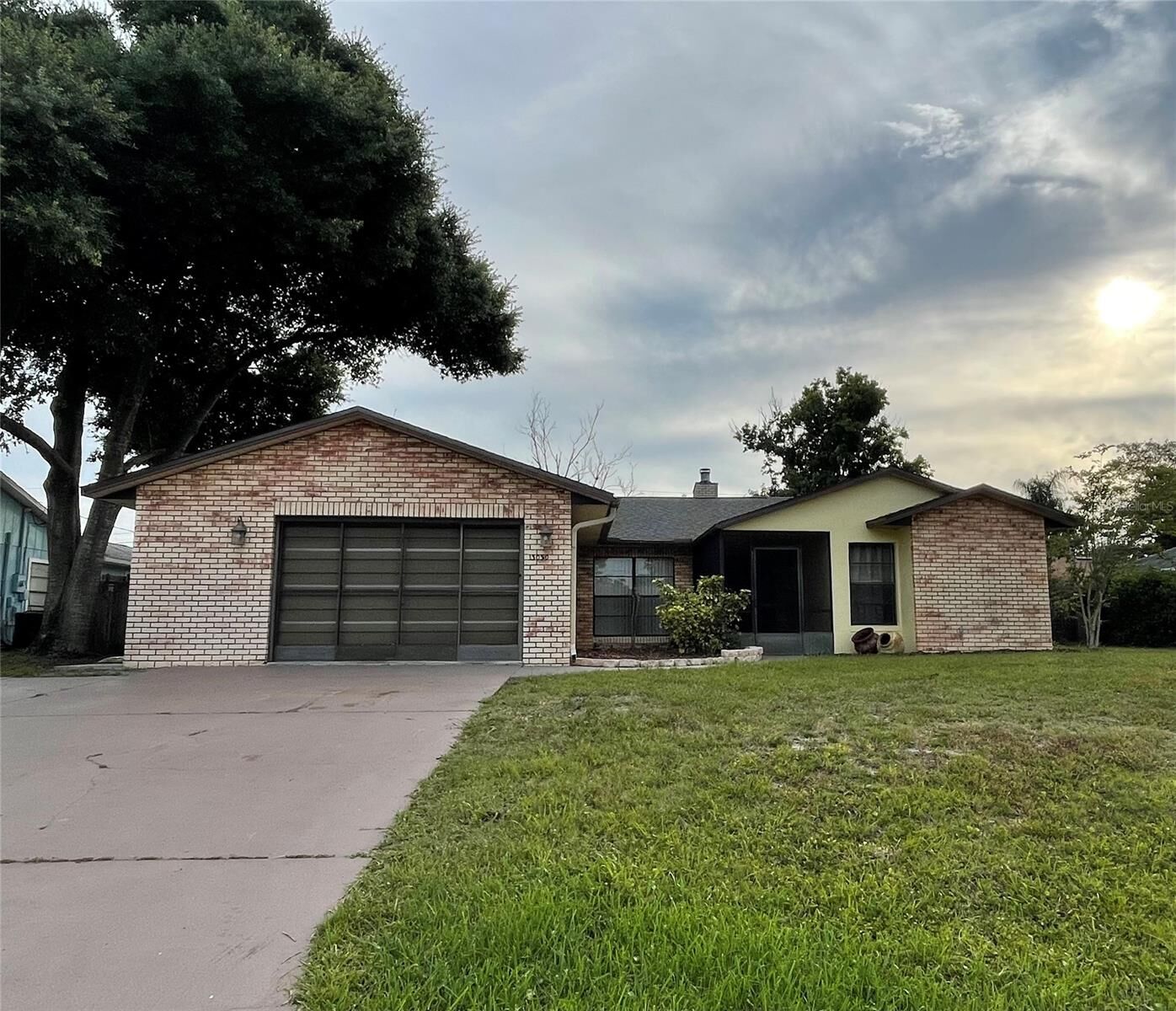 Property Photo: 3030 Royal Palm Drive FL 32141