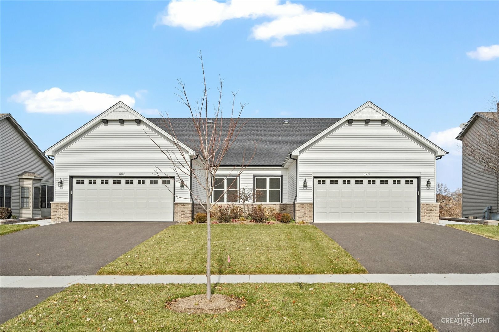 Property Photo: 570 Sudbury Circle IL 60543