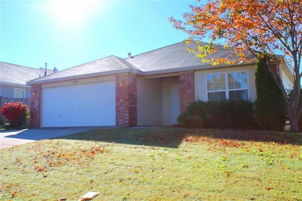 Property Photo:  2403 SW Choctaw Street  AR 72712 