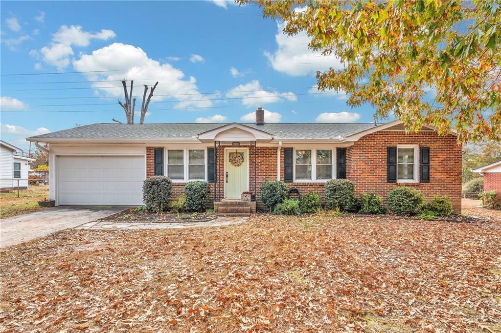 Property Photo: 111 Leafwood Drive SC 29687