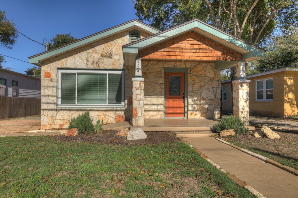 Property Photo: 535 E Mather Street TX 78130