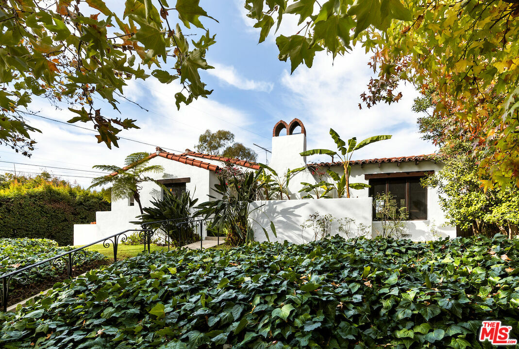 Property Photo: 10571 Rountree Rd CA 90064