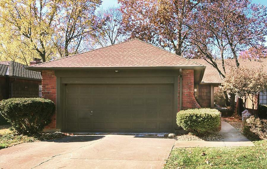 Property Photo: 11514 Oak Street MO 64114