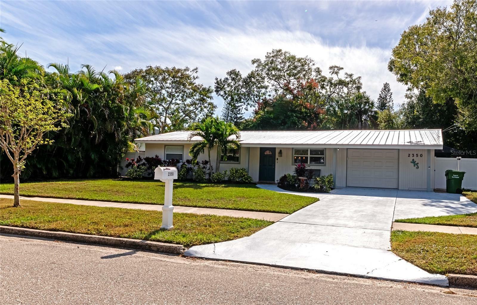 Property Photo:  2350 Hyde Park Street  FL 34239 