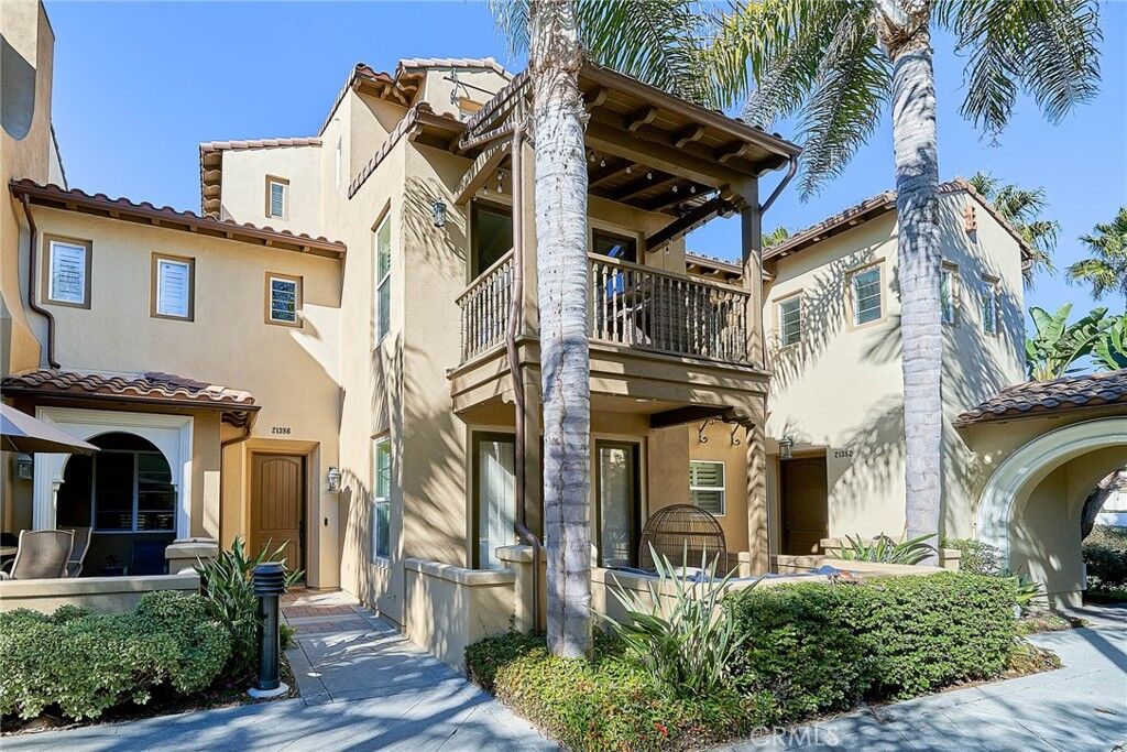 Property Photo: 21386 Armilla Circle CA 92648