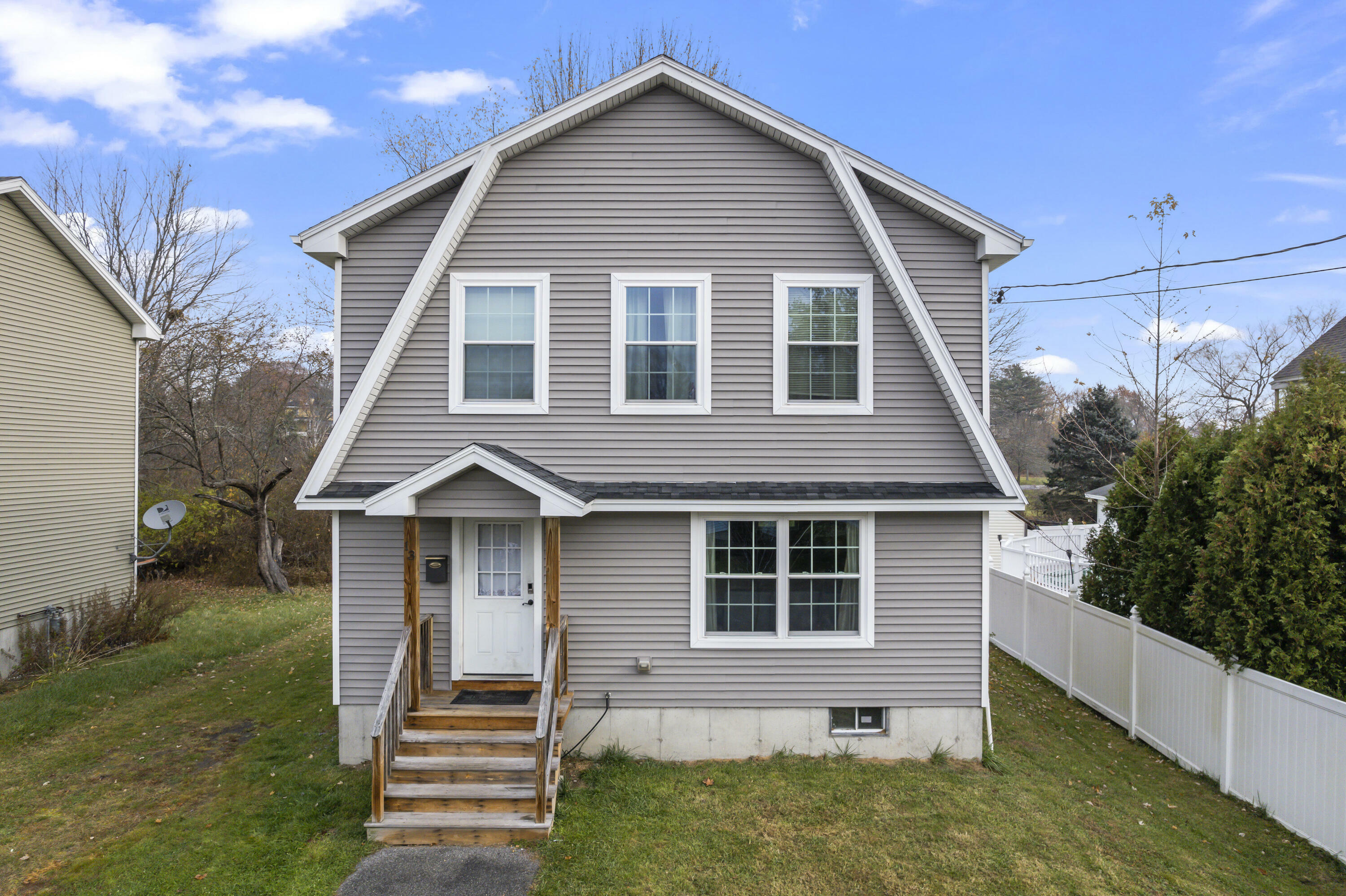 Property Photo: 13 Fairlawn Avenue ME 04092