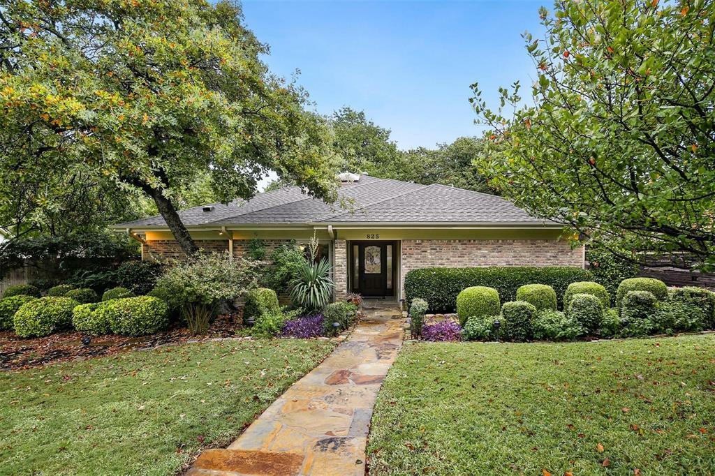 Property Photo: 825 Larkspur Lane TX 76112