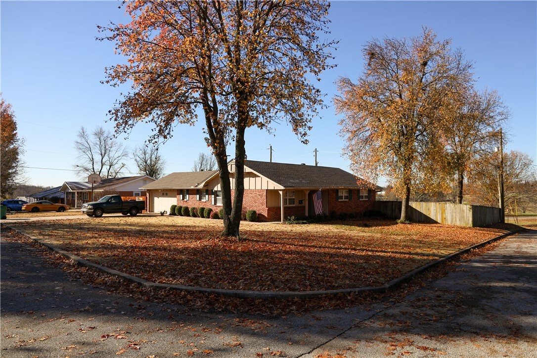 Property Photo:  1603 Delaware Place  AR 72764 