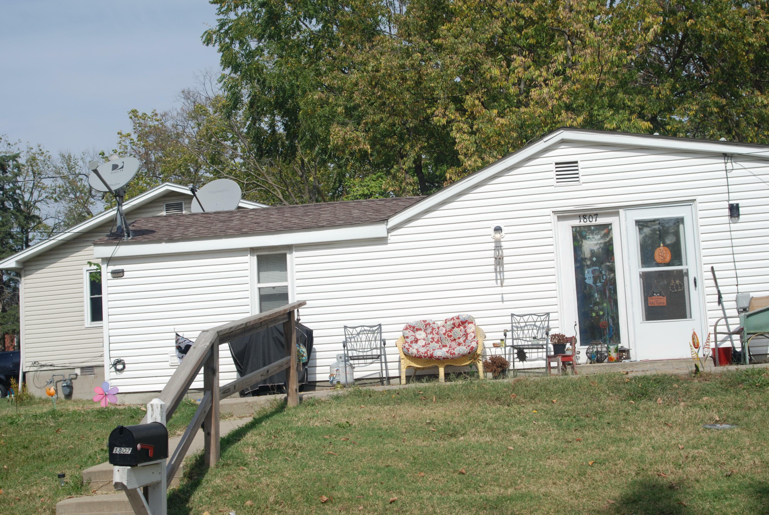 Property Photo:  1807 Gordon St  MO 65201 