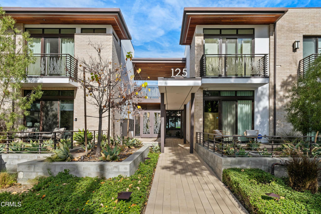 Property Photo: 125 Hurlbut Street 108 CA 91105