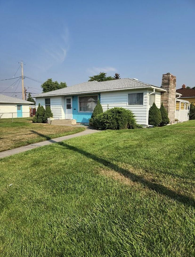 Property Photo:  2310 W Rowan Ave  WA 99205 