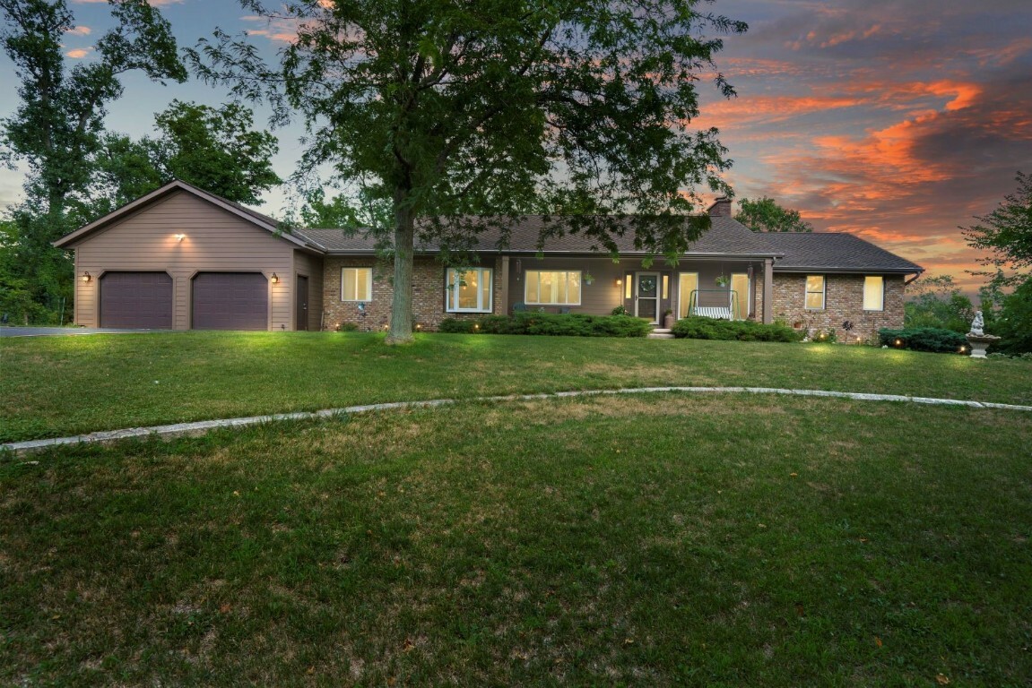 Property Photo: 3839 Cottage Grove Avenue SE IA 52403