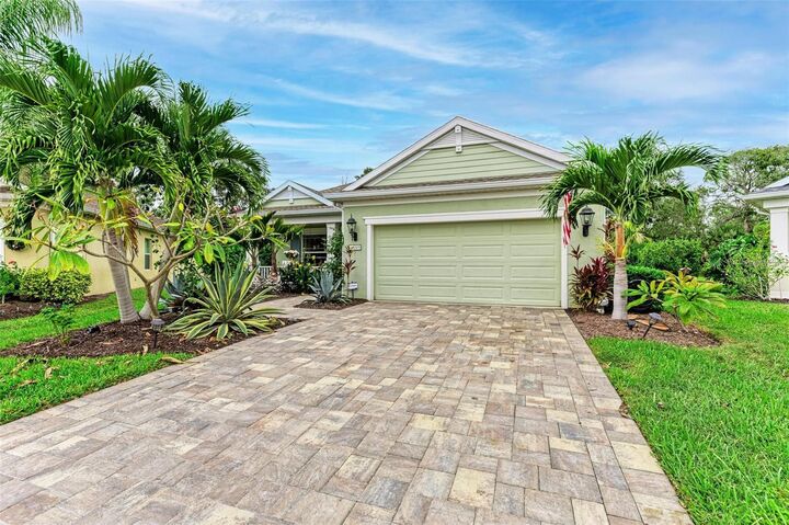 Property Photo:  6505 Palm Leaf Court  FL 34243 