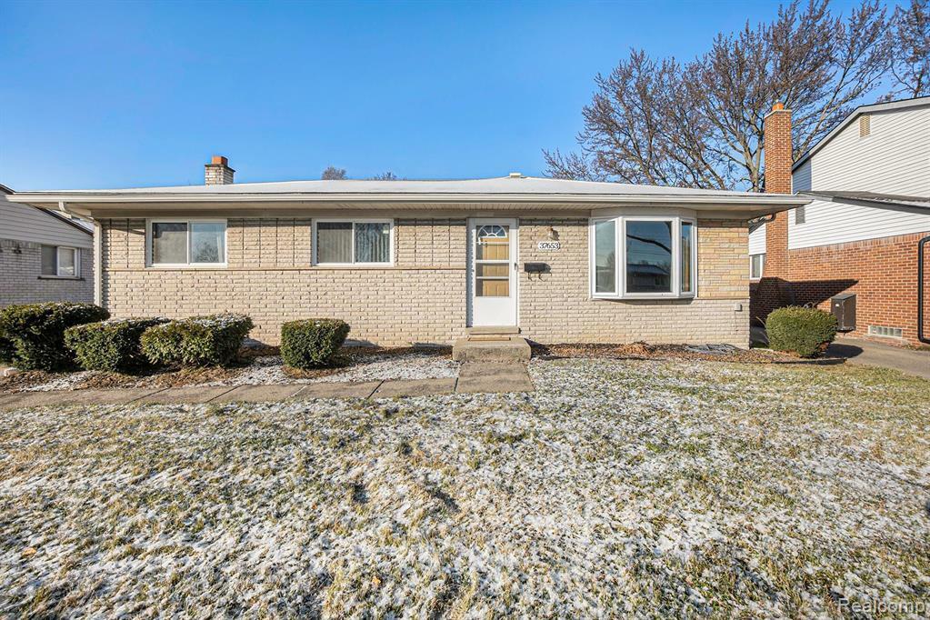 Property Photo:  37653 Badger  MI 48312 