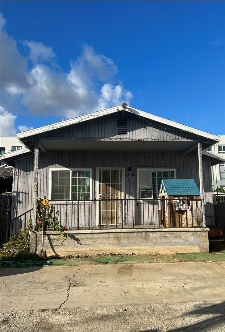 Property Photo:  409 W Crowther Avenue  CA 92870 