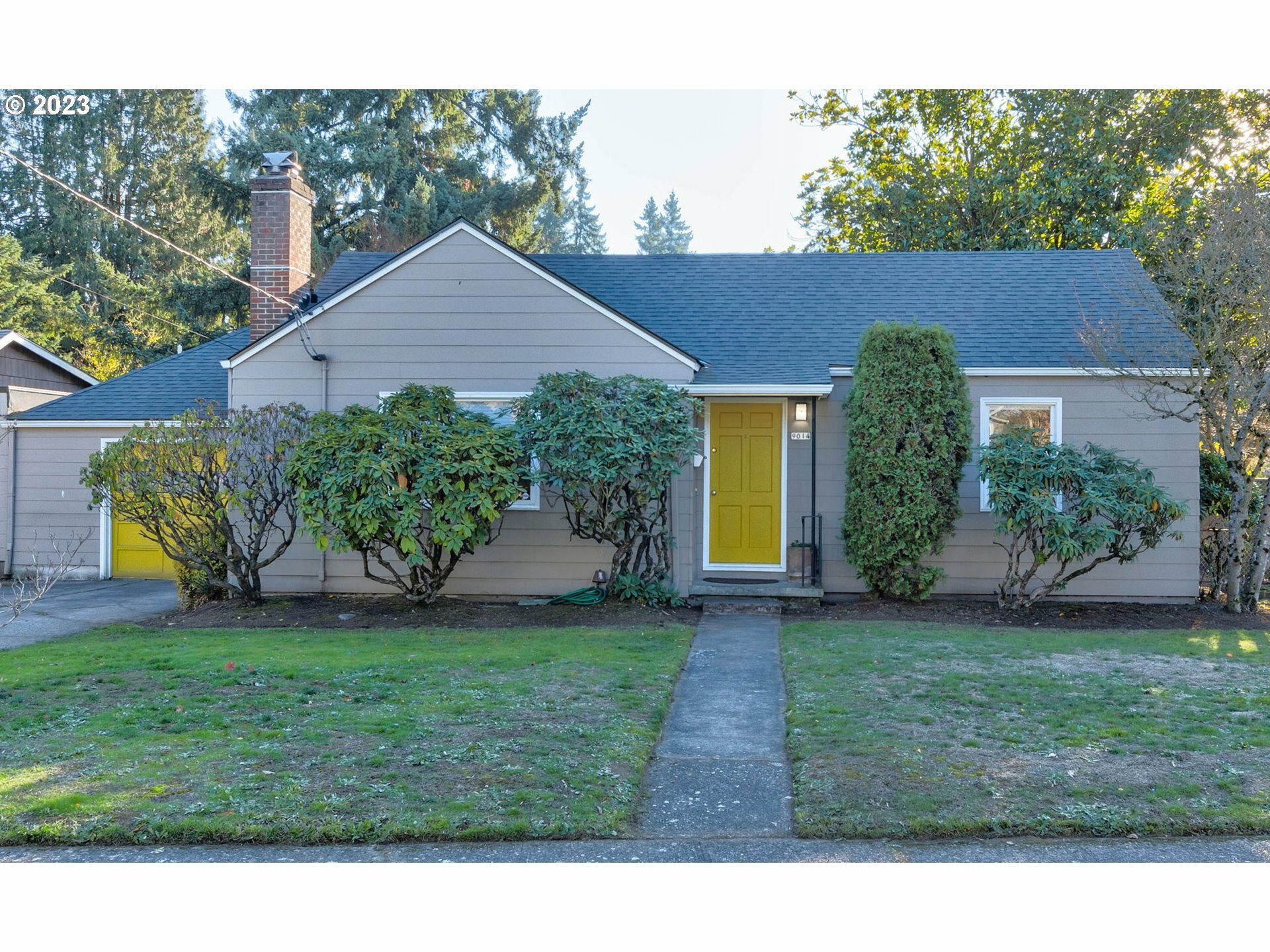 Property Photo: 9014 NE Schuyler St OR 97220