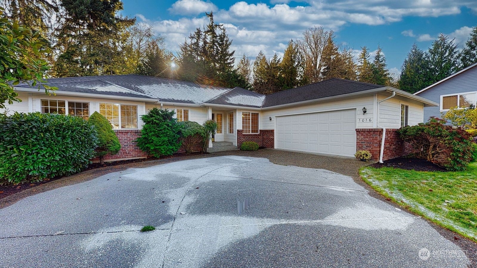 Property Photo:  1016 Joanna Lane  WA 98282 