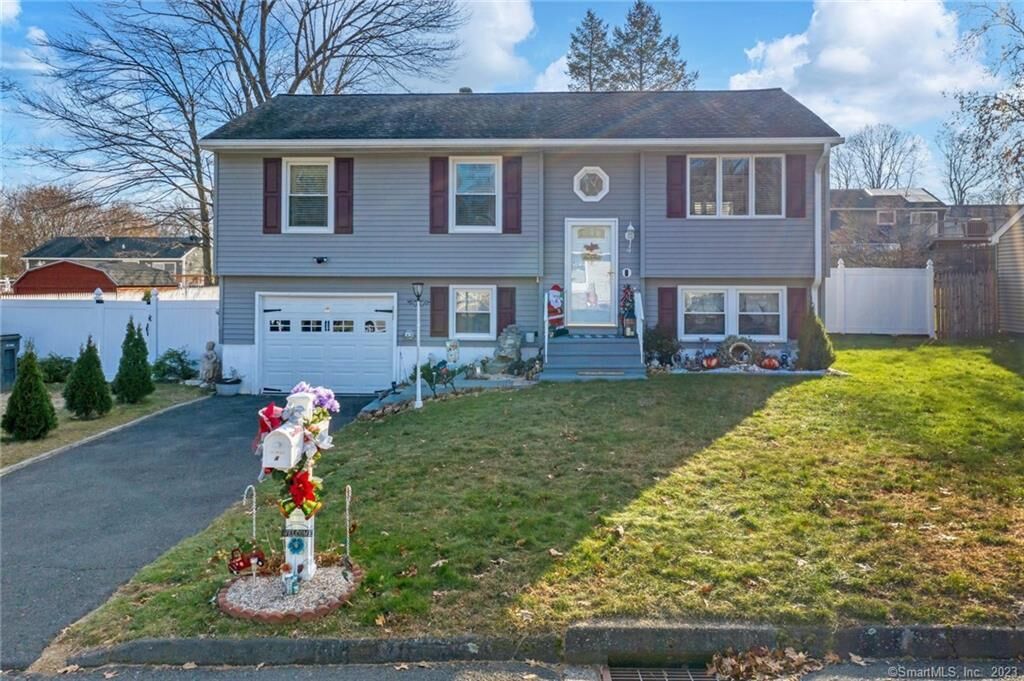 Property Photo:  4 Harvest Lane  CT 06770 