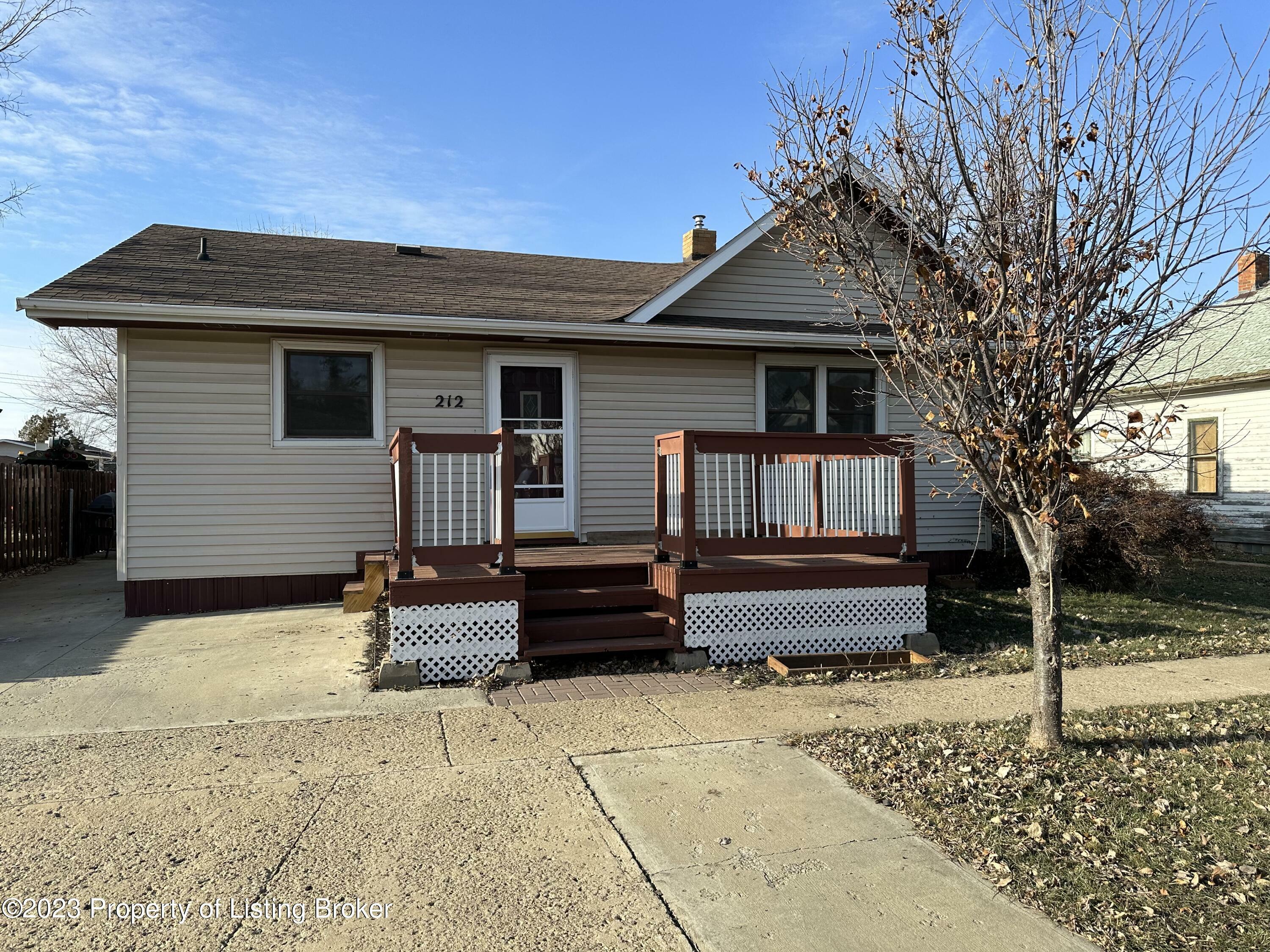 Property Photo:  212 4th Street N  ND 58652 