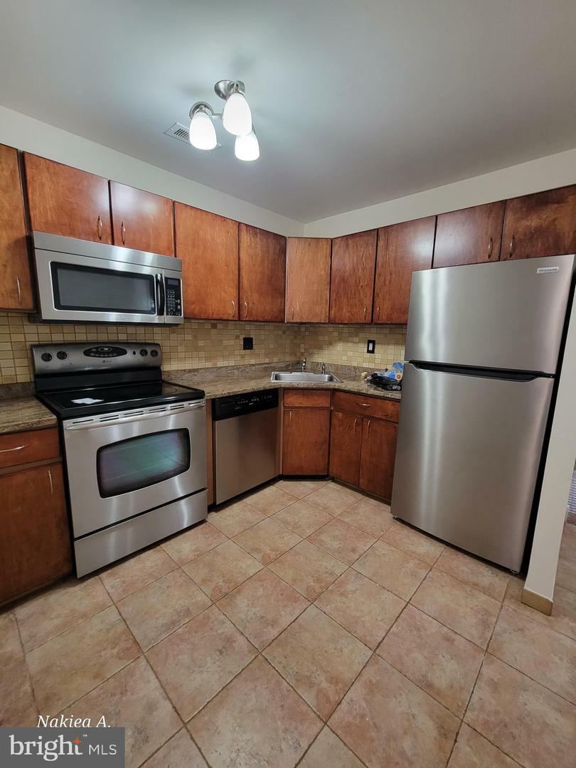 Property Photo:  1105 Huntingdon Mews  NJ 08021 