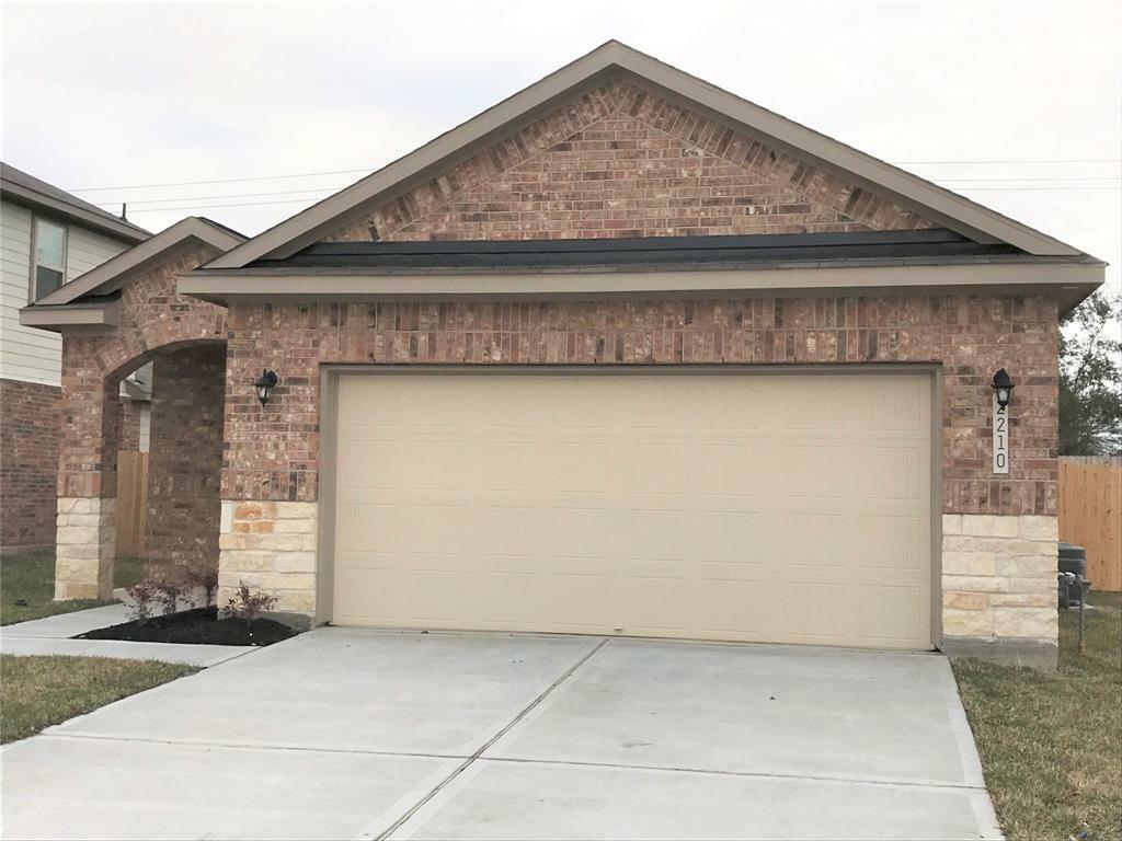 Property Photo: 2210 Patriot Bend TX 77489