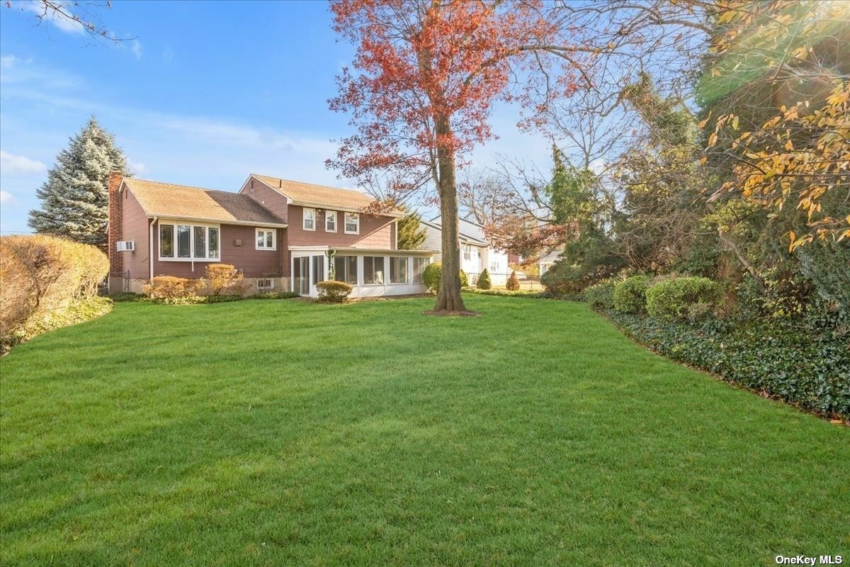 Property Photo:  1066 Northgate Court  NY 11553 