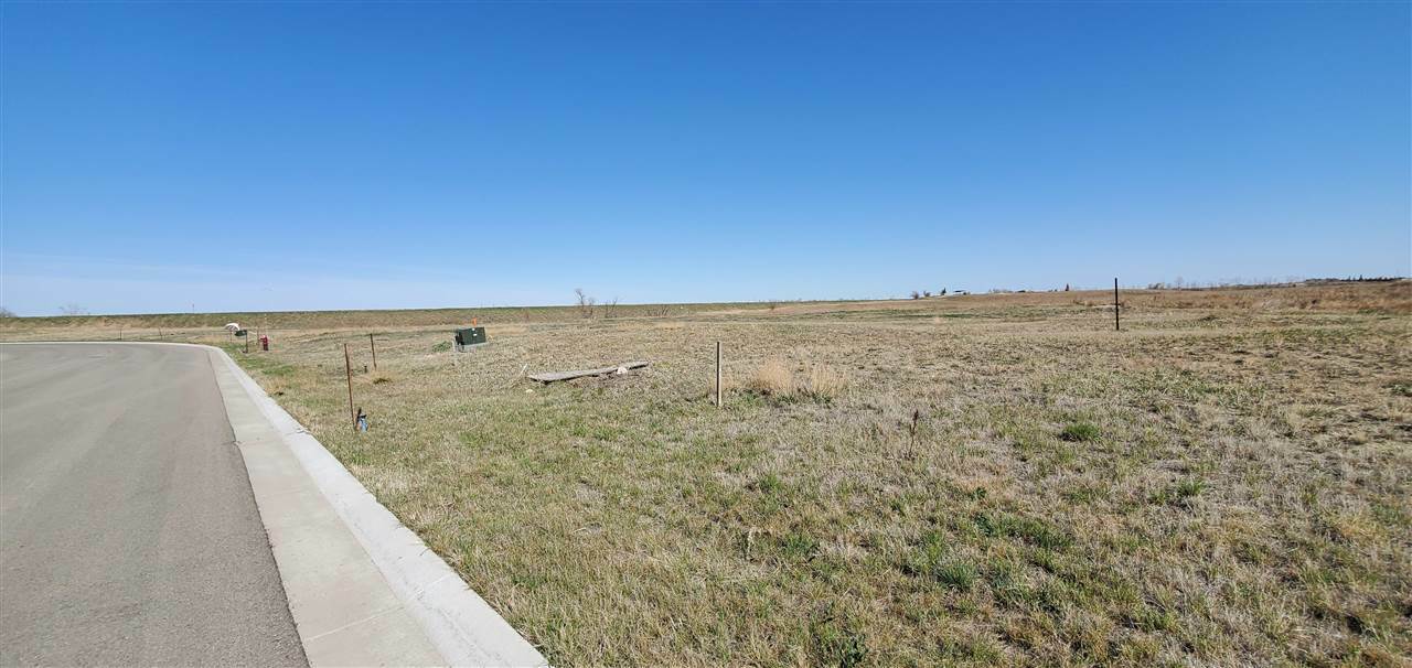 Property Photo:  325 14th St Block 35 Lot 4  ND 58852 