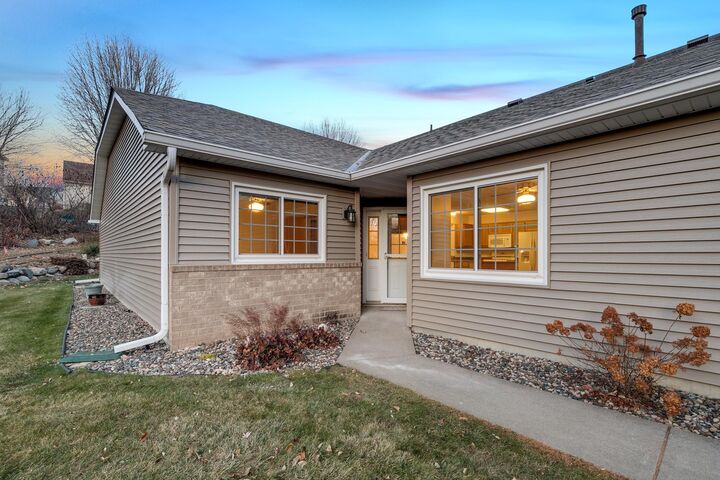 7548 Newbury Road  Woodbury MN 55125 photo