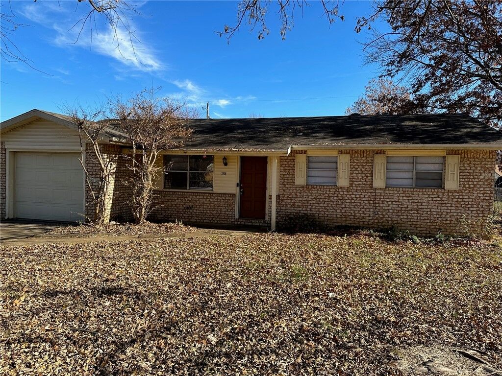 Property Photo:  2209 Jean Street  AR 72762 