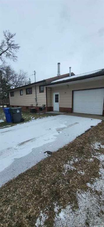 Property Photo:  300 7th Street  SK S0C 0A0 