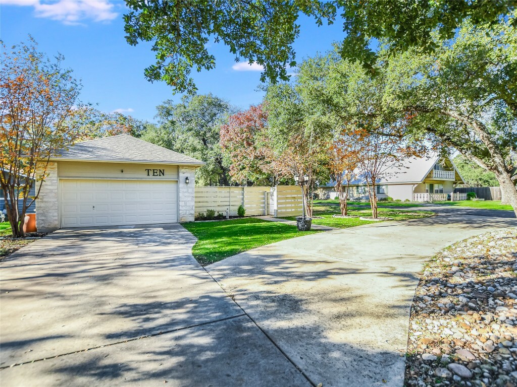 Property Photo:  10 Spalding Circle  TX 78676 