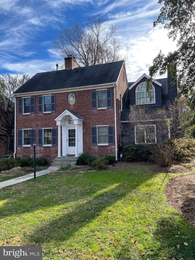 Property Photo:  4534 19th Street N  VA 22207 