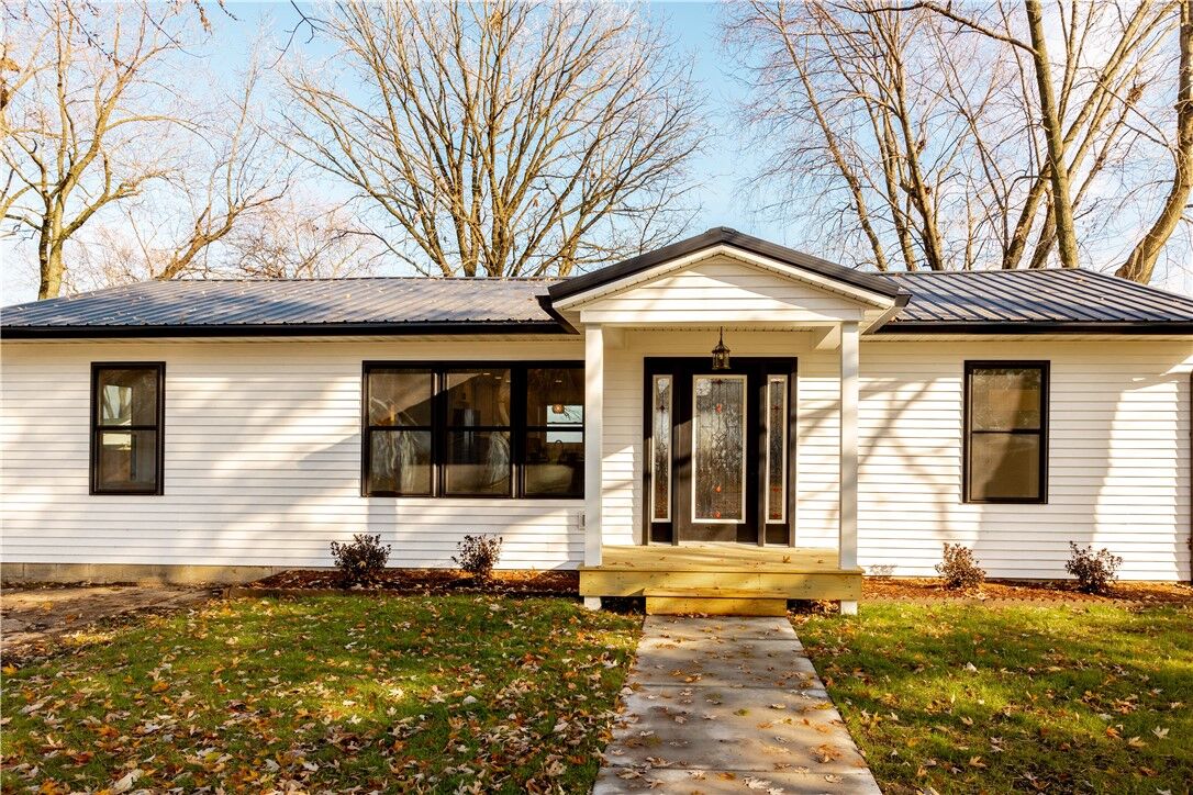 Property Photo:  204 Madison Street  IL 62534 