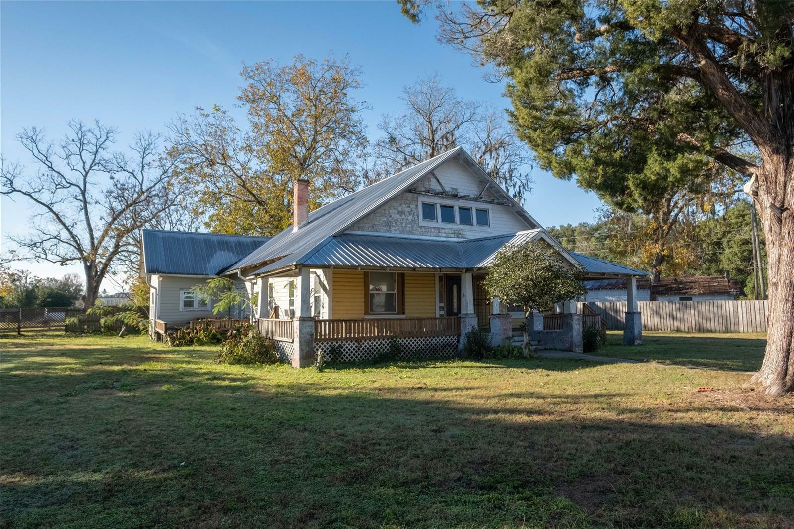 Property Photo: 18996 Charlotte Avenue FL 32622