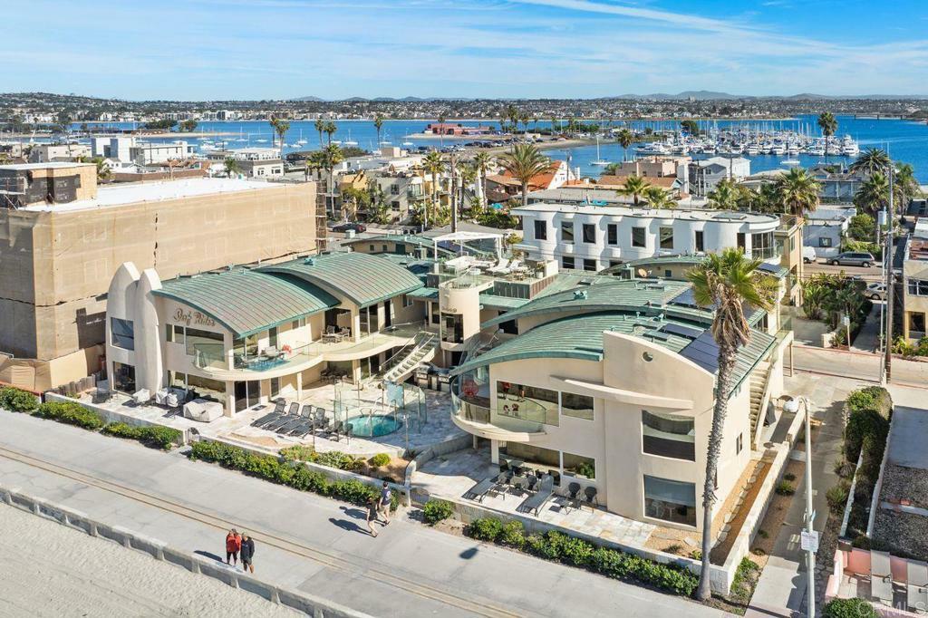 Property Photo:  3443 Ocean Front Walk  CA 92109 