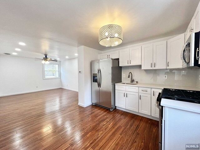 Property Photo:  15 Saddlewood Court  NJ 07302 