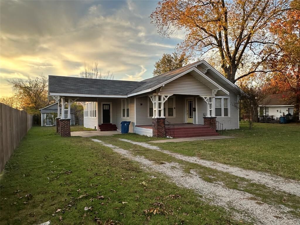 Property Photo: 509 N Ross Avenue TX 76667