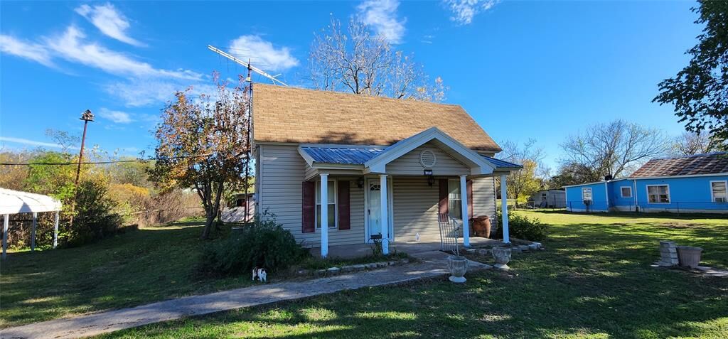 Property Photo: 108 N Avenue C TX 76693