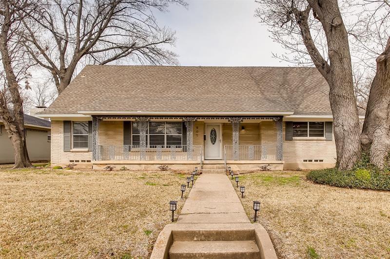 Property Photo: 805 Wildgrove Drive TX 75041
