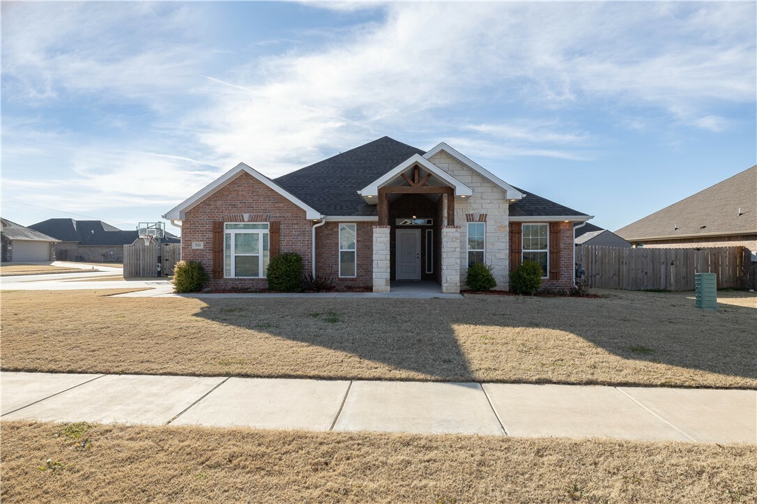 Property Photo:  511 Cortland Street  AR 72712 