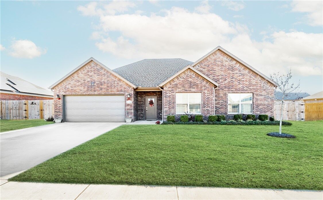 Property Photo:  591 Quartz Way  AR 72764 