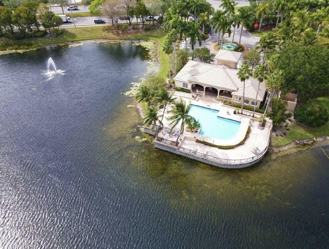 Property Photo: 900 N Crestwood Court S 913 FL 33411