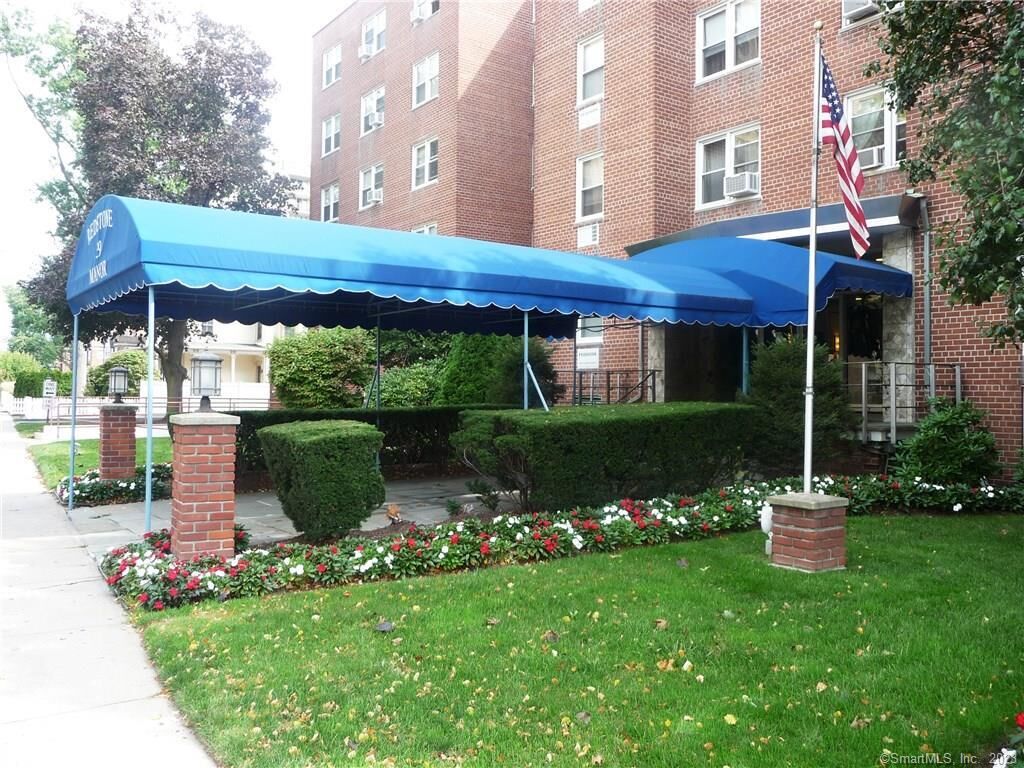 Property Photo:  39 Glenbrook Road 3J  CT 06902 