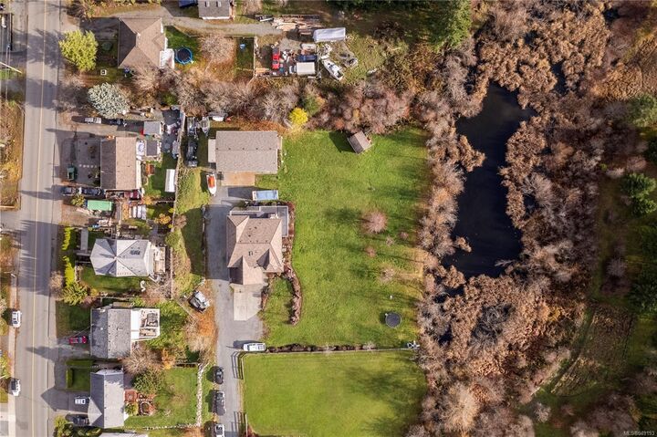 Property Photo: 475 8th St BC V9R 1B3
