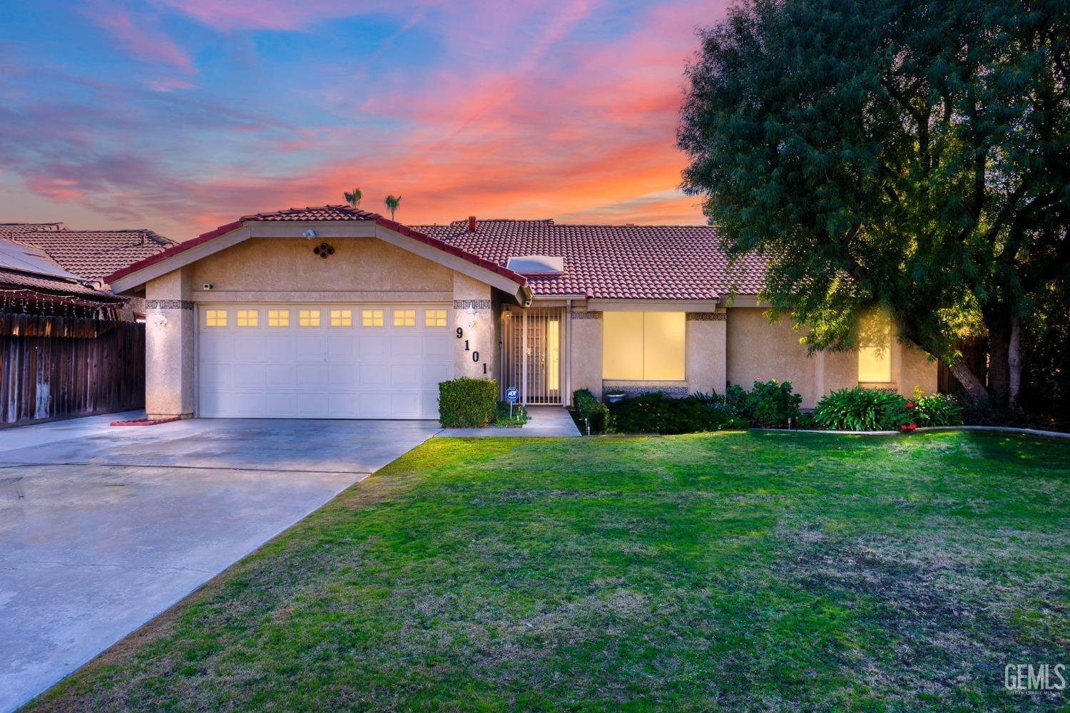 Property Photo:  9101 Crowningshield Drive  CA 93311 