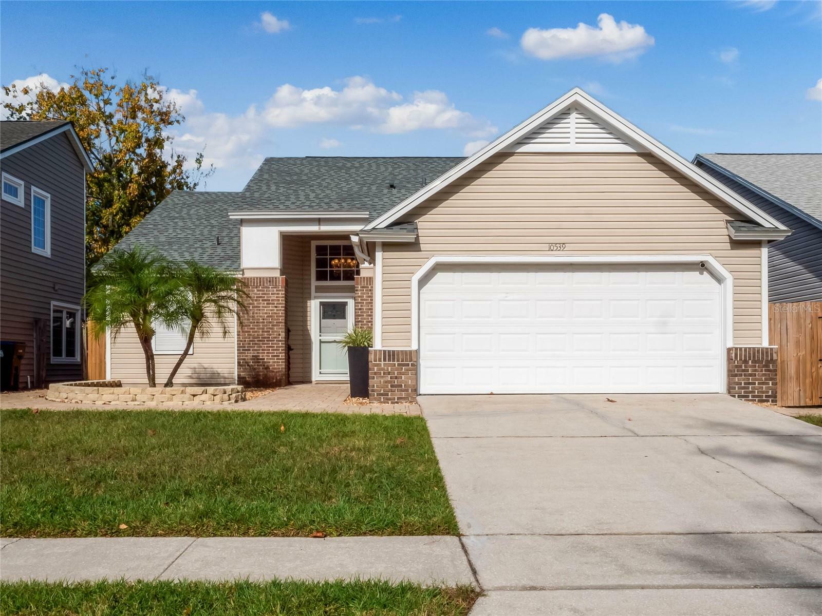 Property Photo: 10539 Glassborough Drive FL 32825