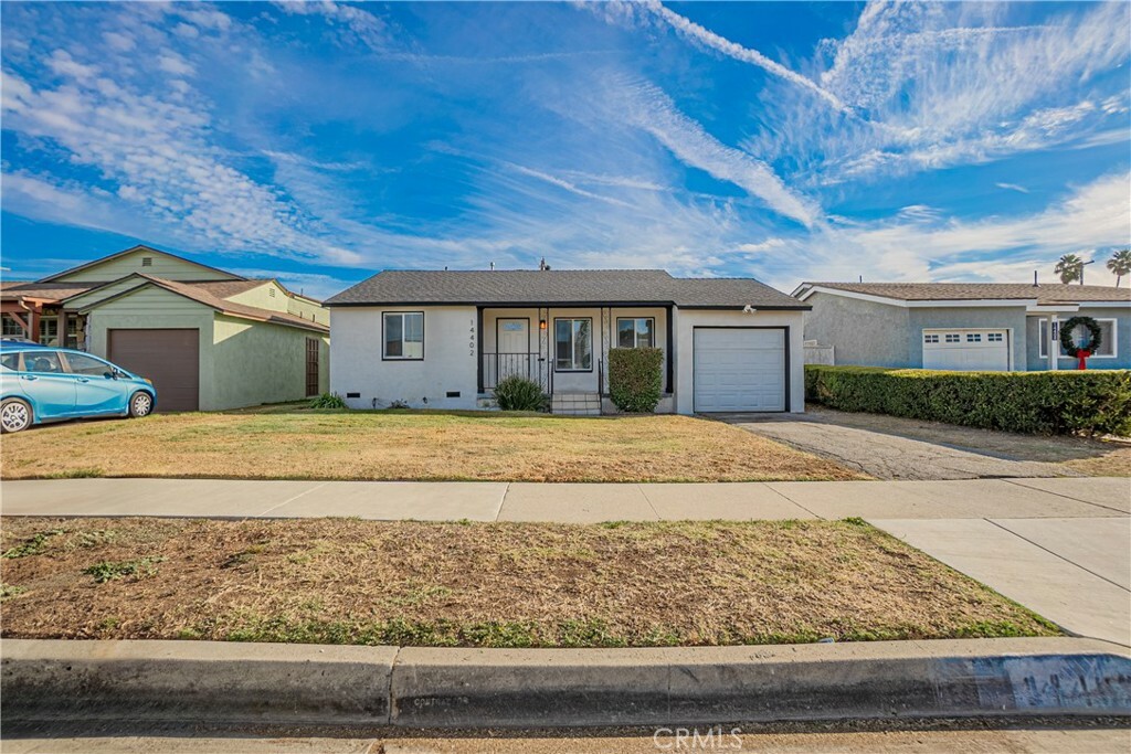 Property Photo:  14402 S Cairn Avenue  CA 90220 