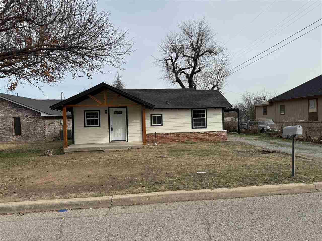 Property Photo:  1306 SW 6th St  OK 73501 