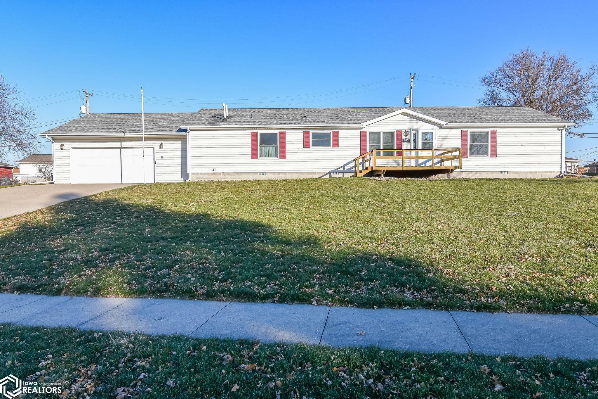 103 Santa Barbara Drive  Marshalltown IA 50158 photo